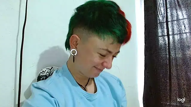 Snapshot of tomboyblue chatting on 02/24/25, 02:37 tomboyblue online show from 02/24/25, 02:37