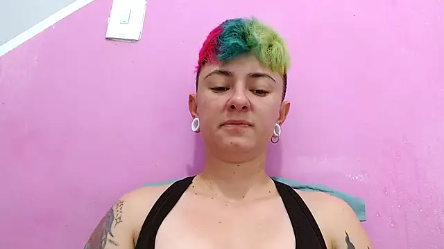 Snapshot of tomboyblue chatting on 09/26/25, 01:29 tomboyblue online show from 09/26/25, 01:29
