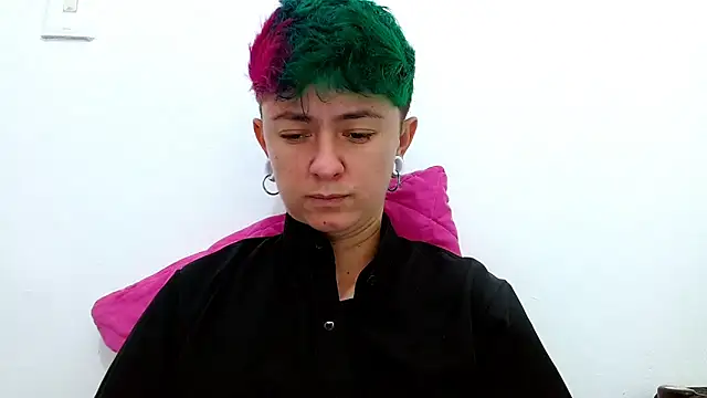 Snapshot of tomboyblue chatting on 11/30/25, 02:29 tomboyblue online show from 11/30/25, 02:29