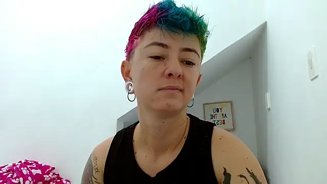 Snapshot of tomboyblue chatting on 11/05/25, 02:53 tomboyblue online show from 11/05/25, 02:53