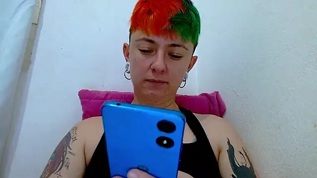 Snapshot of tomboyblue chatting on 01/15/26, 08:12 tomboyblue online show from 01/15/26, 08:12