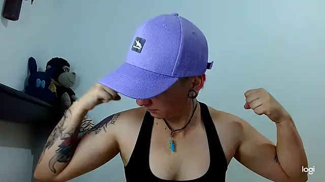 Snapshot of tomboyblue chatting on 02/18/25, 01:33 tomboyblue online show from 02/18/25, 01:33