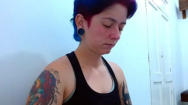 Snapshot of tomboyblue chatting on 03/21/26, 01:40 tomboyblue online show from 03/21/26, 01:40