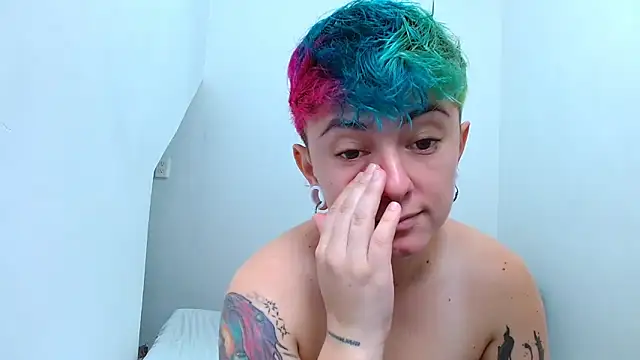 Snapshot of tomboyblue chatting on 11/07/25, 03:49 tomboyblue online show from 11/07/25, 03:49