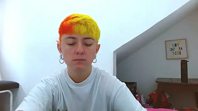 Snapshot of tomboyblue chatting on 12/21/25, 03:14 tomboyblue online show from 12/21/25, 03:14