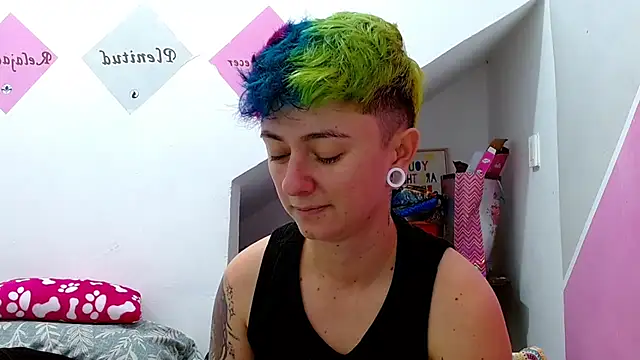 Snapshot of tomboyblue chatting on 10/09/25, 04:40 tomboyblue online show from 10/09/25, 04:40