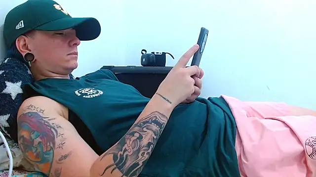 Snapshot of tomboyblue chatting on 03/31/26, 09:28 tomboyblue online show from 03/31/26, 09:28