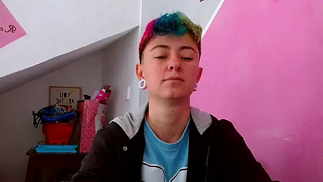 Snapshot of tomboyblue chatting on 10/18/25, 01:35 tomboyblue online show from 10/18/25, 01:35