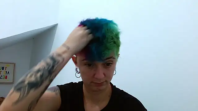 Snapshot of tomboyblue chatting on 11/07/25, 03:44 tomboyblue online show from 11/07/25, 03:44