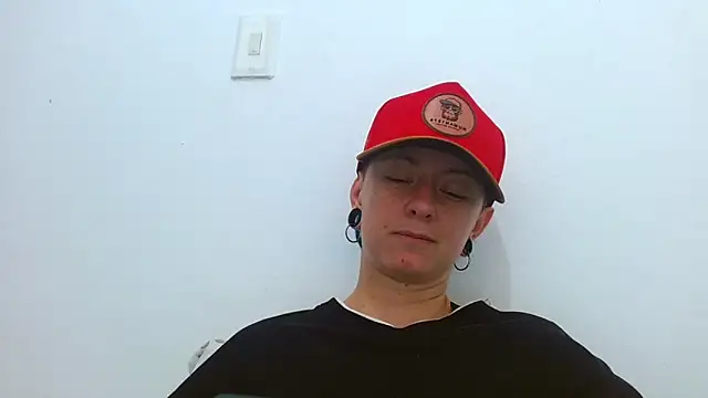 Snapshot of tomboyblue chatting on 04/04/26, 06:25 tomboyblue online show from 04/04/26, 06:25