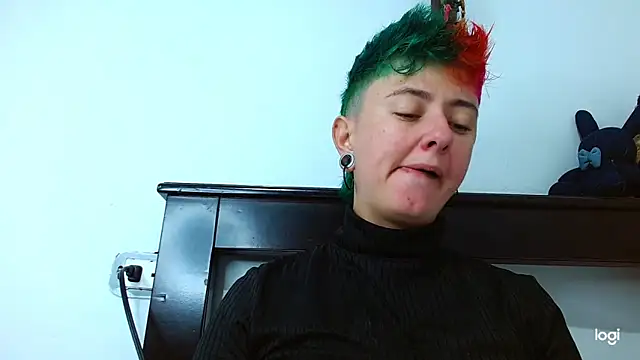 Snapshot of tomboyblue chatting on 02/16/25, 08:33 tomboyblue online show from 02/16/25, 08:33