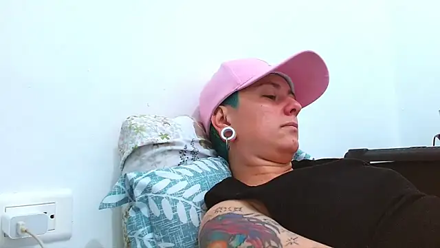 Snapshot of tomboyblue chatting on 02/06/26, 06:15 tomboyblue online show from 02/06/26, 06:15