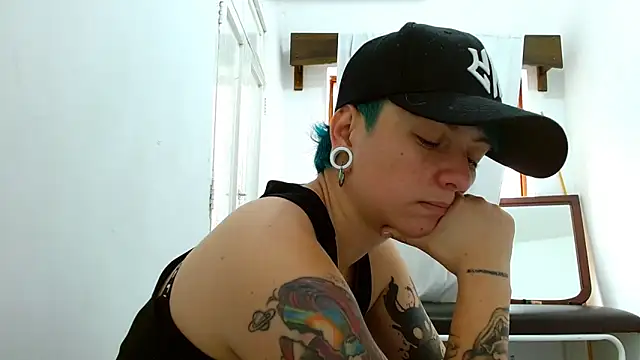 Snapshot of tomboyblue chatting on 02/13/26, 02:28 tomboyblue online show from 02/13/26, 02:28