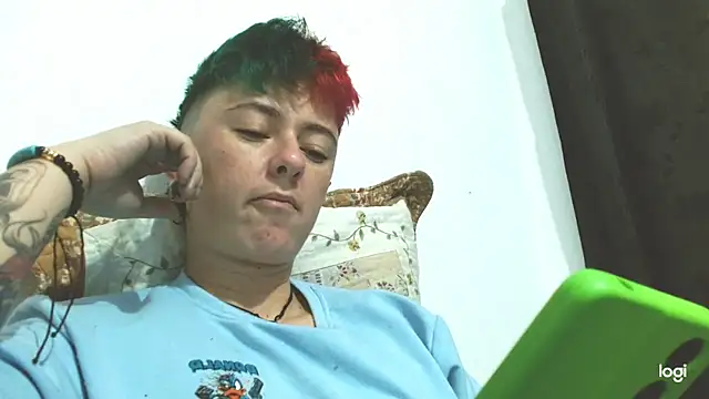 Snapshot of tomboyblue chatting on 02/24/25, 04:38 tomboyblue online show from 02/24/25, 04:38