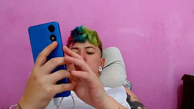 Snapshot of tomboyblue chatting on 10/05/25, 04:09 tomboyblue online show from 10/05/25, 04:09