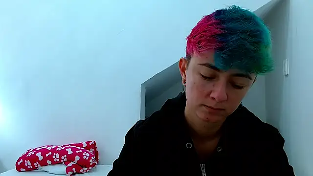 Snapshot of tomboyblue chatting on 11/12/25, 02:32 tomboyblue online show from 11/12/25, 02:32