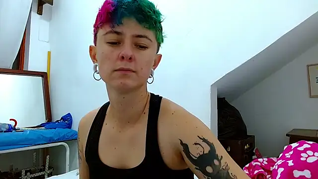 Snapshot of tomboyblue chatting on 11/24/25, 06:02 tomboyblue online show from 11/24/25, 06:02