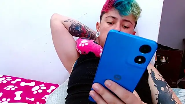 Snapshot of tomboyblue chatting on 10/22/25, 06:29 tomboyblue online show from 10/22/25, 06:29