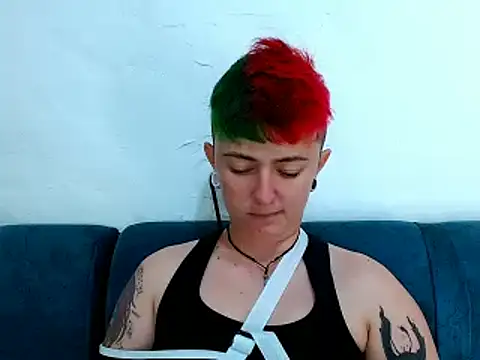 Snapshot of tomboyblue chatting on 03/20/25, 03:25 tomboyblue online show from 03/20/25, 03:25