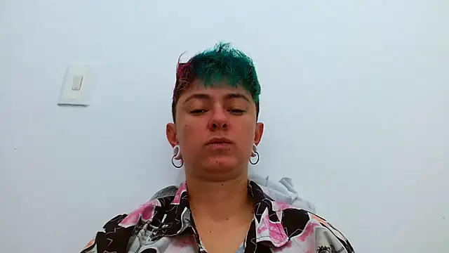 Snapshot of tomboyblue chatting on 12/15/25, 04:24 tomboyblue online show from 12/15/25, 04:24