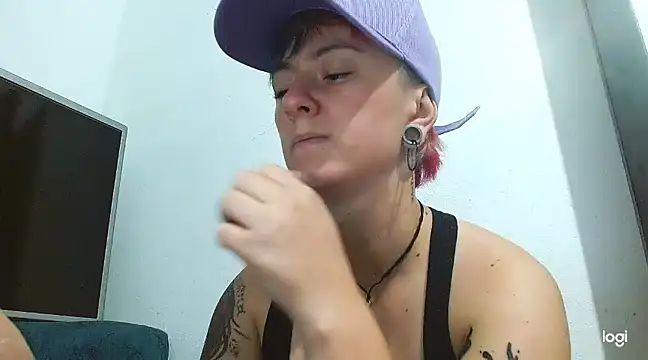 Snapshot of tomboyblue chatting on 03/07/25, 12:48 tomboyblue online show from 03/07/25, 12:48