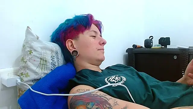 Snapshot of tomboyblue chatting on 04/02/26, 06:36 tomboyblue online show from 04/02/26, 06:36