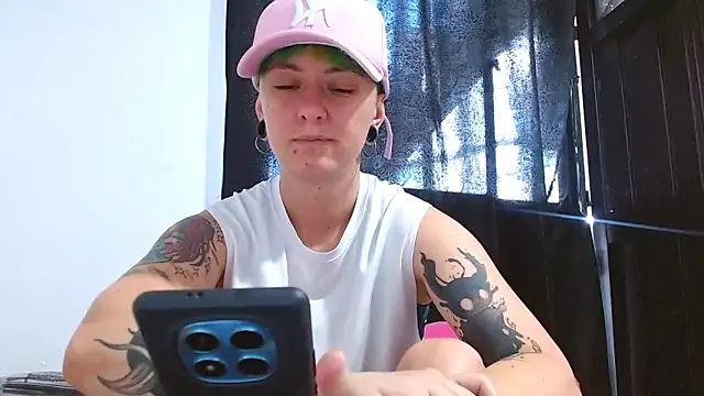 Snapshot of tomboyblue chatting on 04/11/26, 06:55 tomboyblue online show from 04/11/26, 06:55