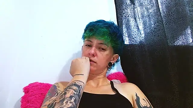 Snapshot of tomboyblue chatting on 04/15/26, 07:29 tomboyblue online show from 04/15/26, 07:29