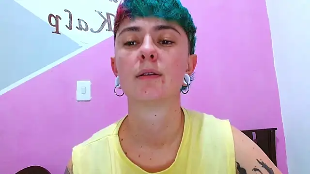 Snapshot of tomboyblue chatting on 12/13/25, 08:04 tomboyblue online show from 12/13/25, 08:04