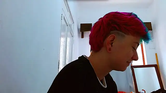 Snapshot of tomboyblue chatting on 11/22/25, 04:06 tomboyblue online show from 11/22/25, 04:06