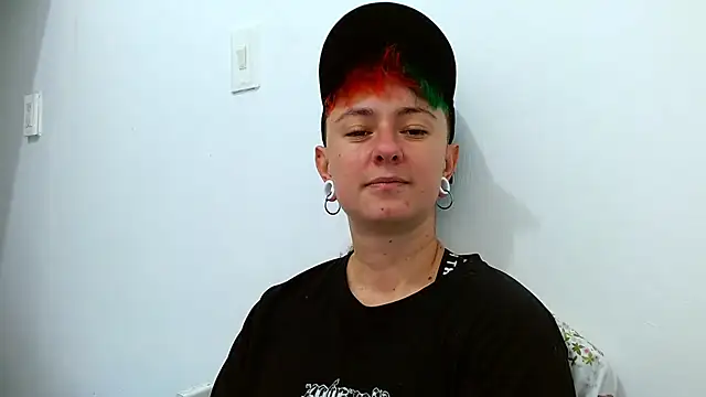 Snapshot of tomboyblue chatting on 01/10/26, 05:19 tomboyblue online show from 01/10/26, 05:19