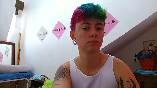 Snapshot of tomboyblue chatting on 10/25/25, 05:57 tomboyblue online show from 10/25/25, 05:57