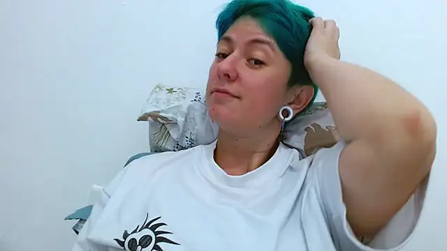 Snapshot of tomboyblue chatting on 02/10/26, 05:34 tomboyblue online show from 02/10/26, 05:34