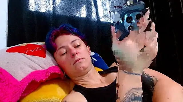 Snapshot of tomboyblue chatting on 04/06/26, 07:04 tomboyblue online show from 04/06/26, 07:04