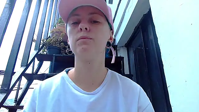 Snapshot of tomboyblue chatting on 04/12/26, 04:10 tomboyblue online show from 04/12/26, 04:10