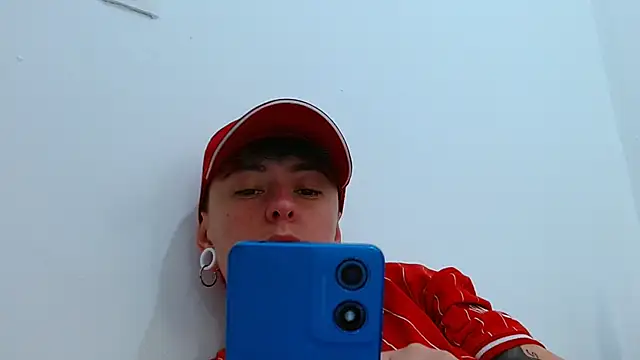 Snapshot of tomboyblue chatting on 11/08/25, 07:50 tomboyblue online show from 11/08/25, 07:50