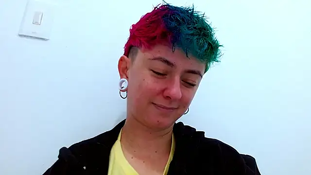 Snapshot of tomboyblue chatting on 11/20/25, 01:01 tomboyblue online show from 11/20/25, 01:01