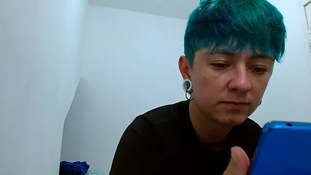 Snapshot of tomboyblue chatting on 02/14/26, 04:07 tomboyblue online show from 02/14/26, 04:07