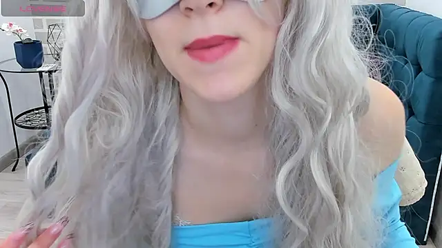 Snapshot of VanillaKelly chatting on 11/13/25, 01:09 VanillaKelly online show from 11/13/25, 01:09