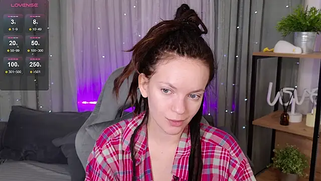 Snapshot of CoreyJane chatting on 11/05/25, 04:37 CoreyJane online show from 11/05/25, 04:37