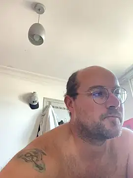 Snapshot of porompomperro chatting on 10/14/25, 01:12 porompomperro online show from 10/14/25, 01:12