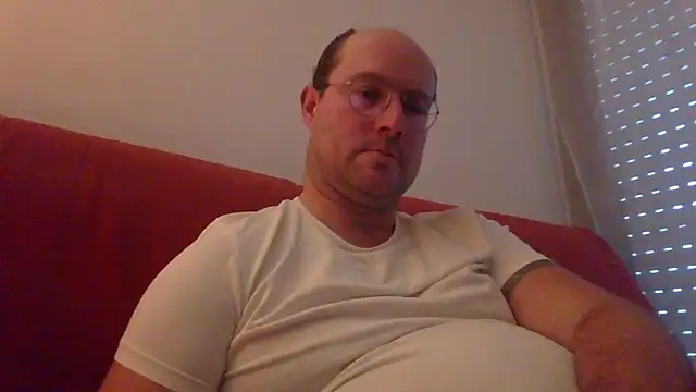 Snapshot of porompomperro chatting on 12/29/24, 02:00 porompomperro online show from 12/29/24, 02:00