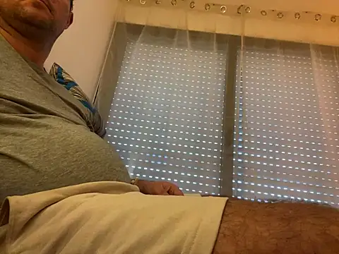 Snapshot of porompomperro chatting on 01/10/25, 02:13 porompomperro online show from 01/10/25, 02:13