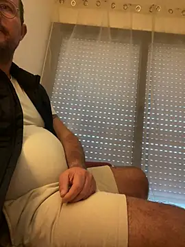 Snapshot of porompomperro chatting on 01/08/25, 11:21 porompomperro online show from 01/08/25, 11:21