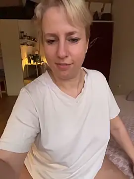 MariaValentine online show from 12/18/25, 06:29