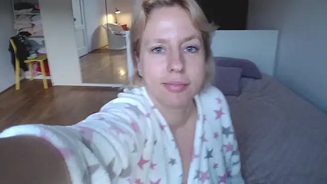 MariaValentine online show from 10/25/25, 05:28