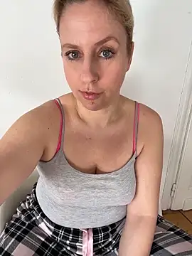 MariaValentine online show from 02/25/26, 08:58