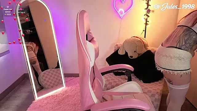 Snapshot of violet_ch chatting on 02/22/26, 08:32 violet ch online show from 02/22/26, 08:32