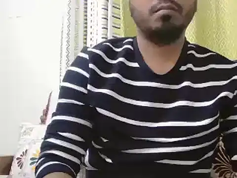 Snapshot of desiboyasif chatting on 01/17/25, 12:52 desiboyasif online show from 01/17/25, 12:52