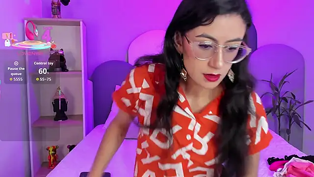 Snapshot of SophieGomez22 chatting on 10/05/25, 11:23 SophieGomez22 online show from 10/05/25, 11:23